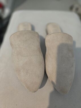 Women’s Pointed Toe Slip-On Mules in Taupe